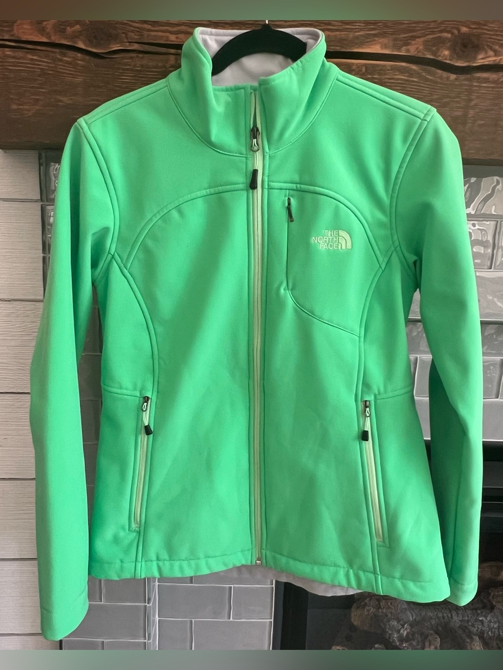 North Face Apex bionic jacket surreal green Women Medium MSRP $150